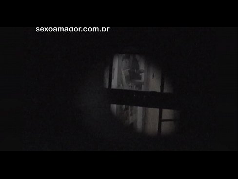 ❤️ Blondie, içi boş kərpiclərin arxasında gizlənmiş bir məhəllə voyeur tərəfindən gizli şəkildə videoya çəkilir Super seks az.porn-milf300.ru