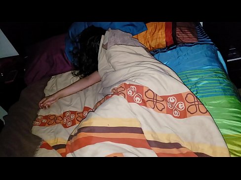 ❤️ Ögey oğul gənc ögey anası yatarkən onu təhqir edir. Super seks az.porn-milf300.ru